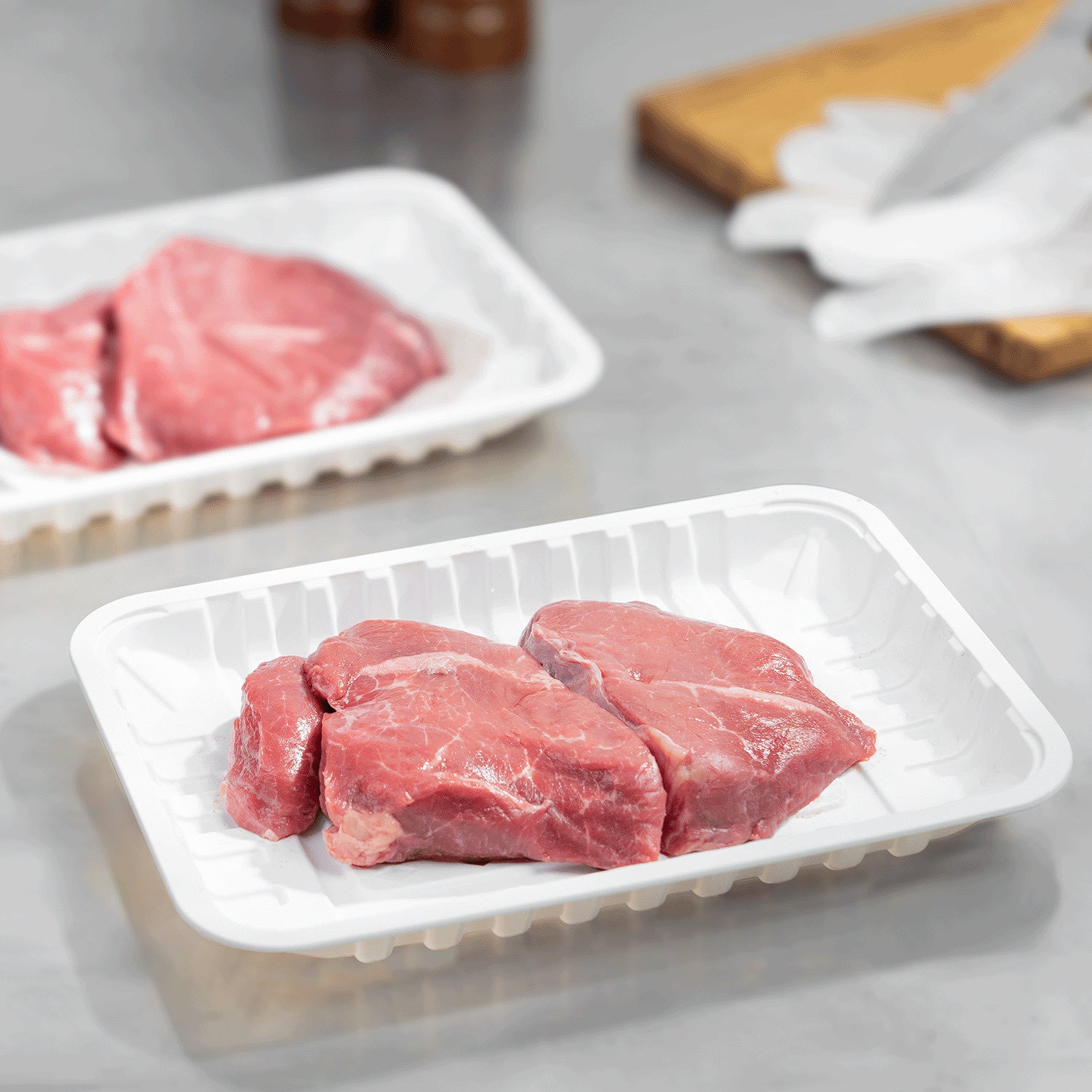 500-PACK OF Plate Black Karat Earth 8.5”x6” Mineral Filled PP Meat Tray, Rectangular, White - 500 pcs